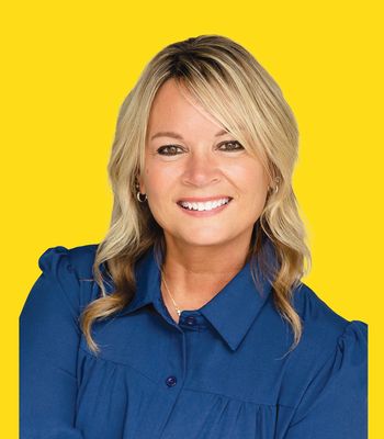 Portrait of Kelli Kerr, Broker/Agent.
